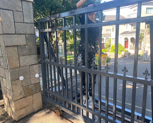 新竹東區鐵門油漆, 新竹東區鐵件油漆, 新竹東區金屬刷漆改色, 新竹東區防鏽上漆, 新竹東區油漆, 新竹東區油漆行, 新竹東區油漆工程, 新竹東區油漆粉刷, 新竹東區油漆師傅